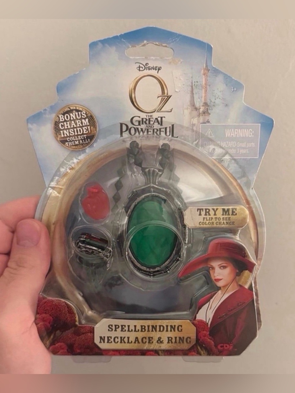 Oz The Great and Powerful: Spellbinding Necklace & Ring (Evanora/Theodora)